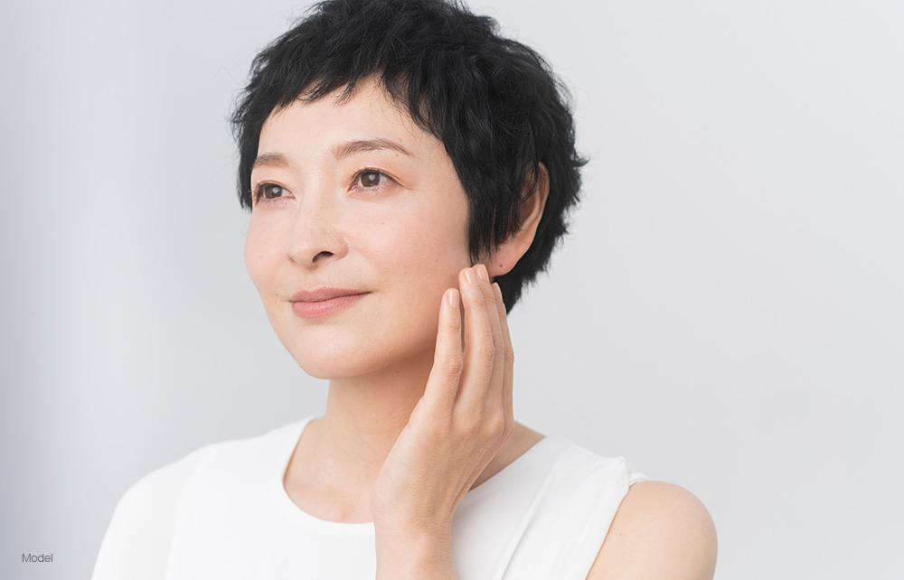 deep-plane-post-model Mature woman with short dark hair